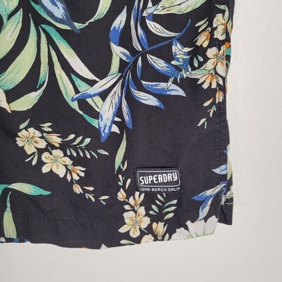 Superdry Size M Hawaiian Short Sleeve Button Up Shirt Floral Black Multicor - Picture 8 of 11